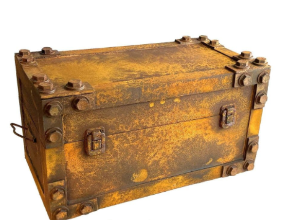 'Rusty' Metal Effect Strapped Trunk